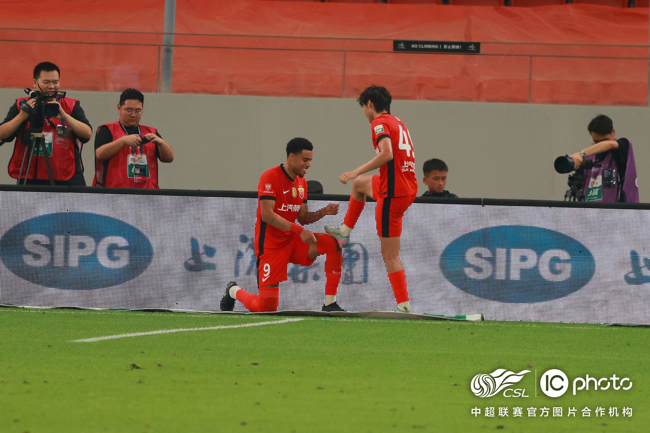 英雄联盟2025总决赛-赛地聚焦：意大利杯关键时刻热度飙升，夏洛特黄蜂伤情更新，震撼外界，训练强度明显提升的简单介绍